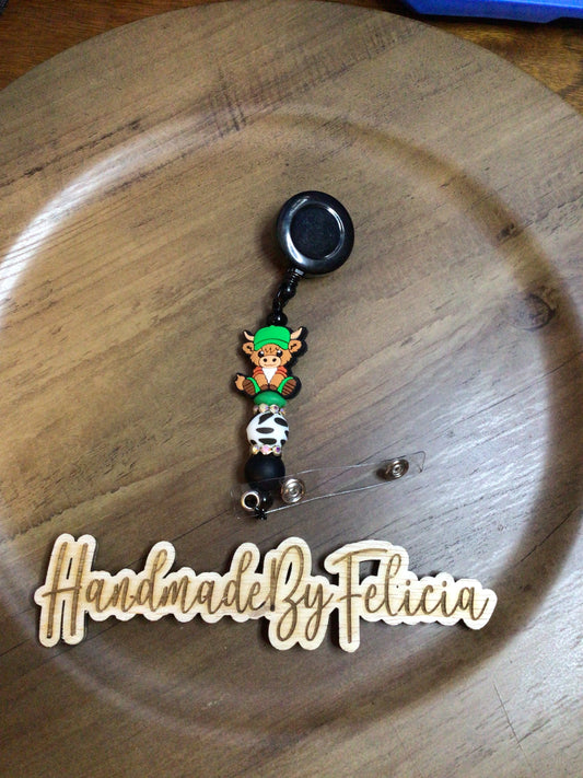 Cute bull badge reel green hat