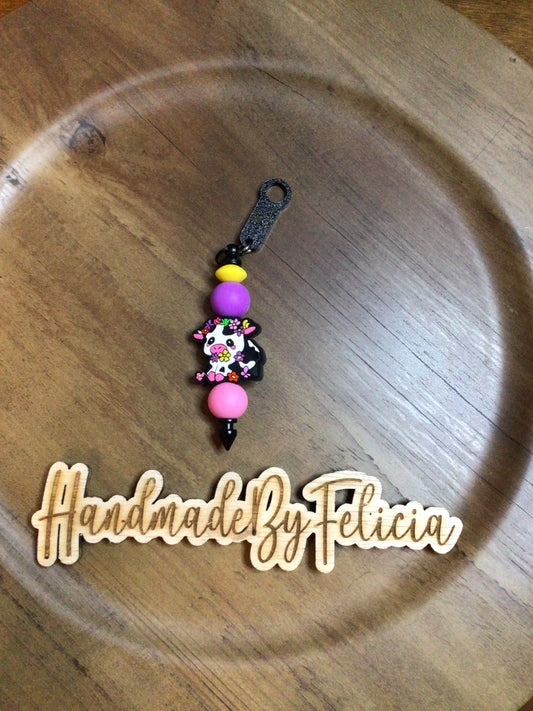 Sitting cow flowers straw charm