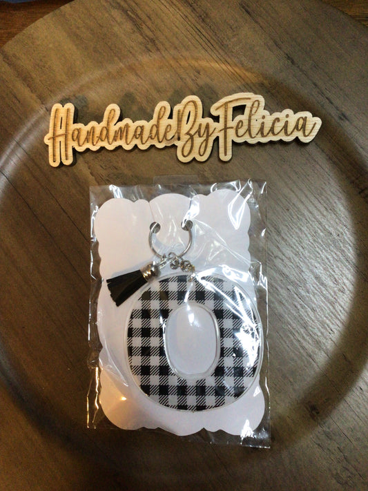 Letter O checkered keychain